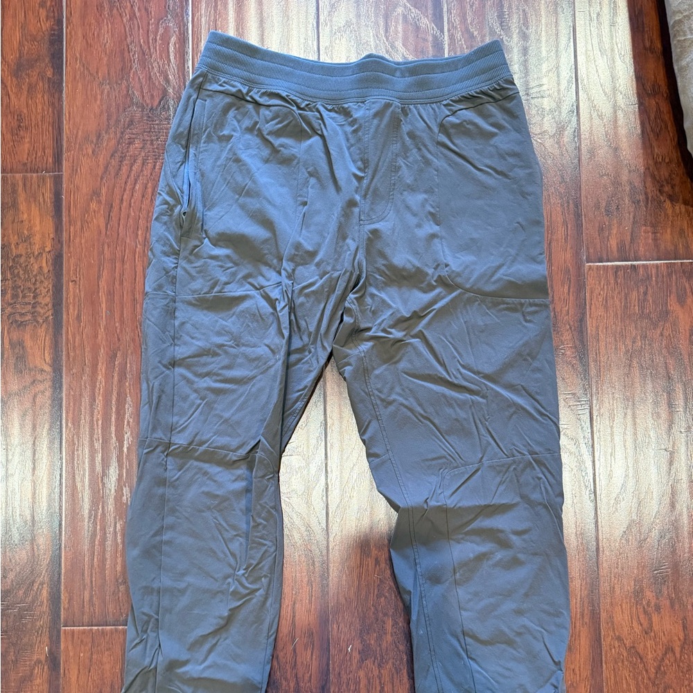 ALO pants size Medium in espresso brown